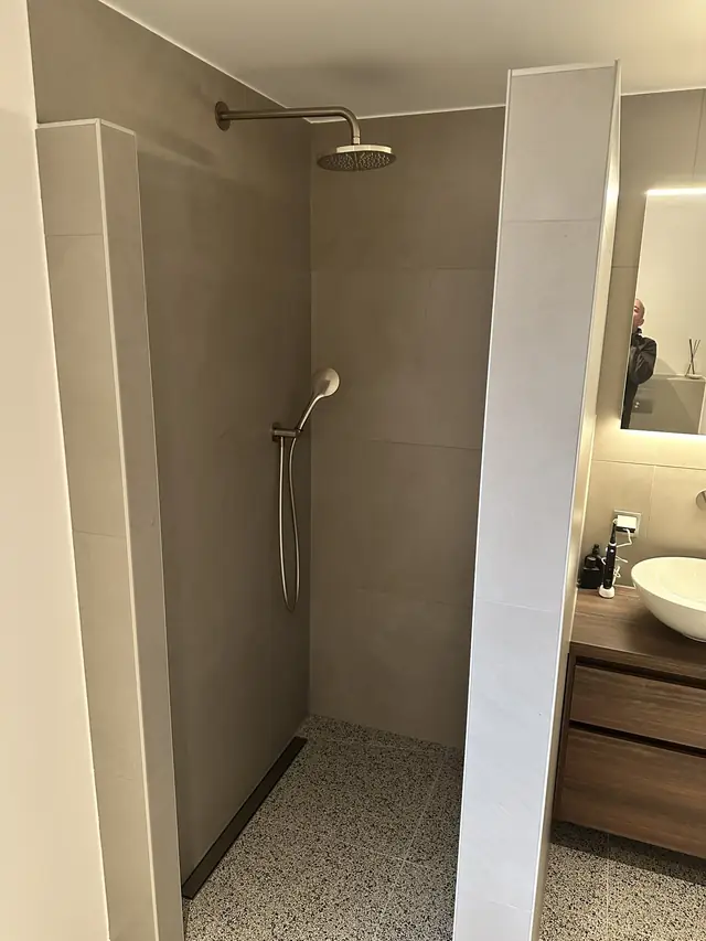 Badkamer met twee opzetkommen, foto 2 van 13