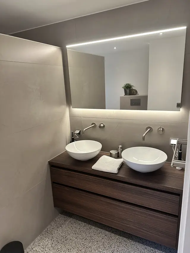Badkamer met twee opzetkommen, foto 9 van 13