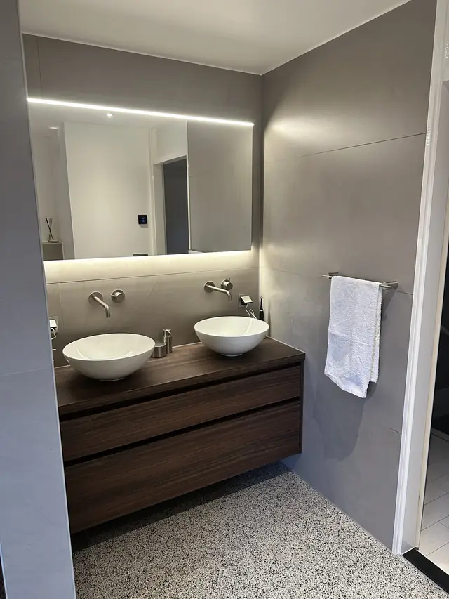 Badkamer met twee opzetkommen, foto 13 van 13