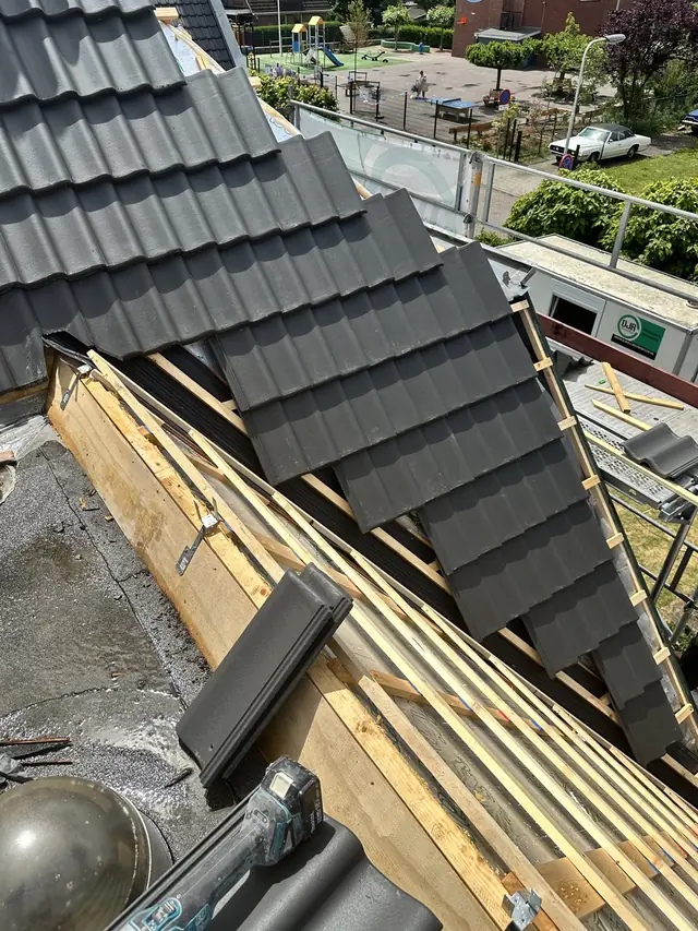 Dak vernieuwd met nieuwe pannen en dakraam, foto 9 van 27