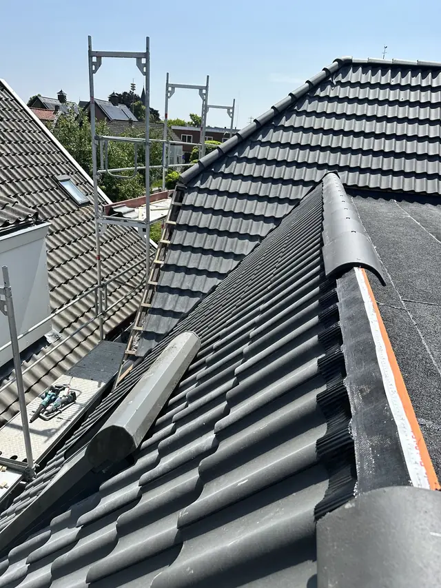 Dak vernieuwd met nieuwe pannen en dakraam, foto 18 van 27