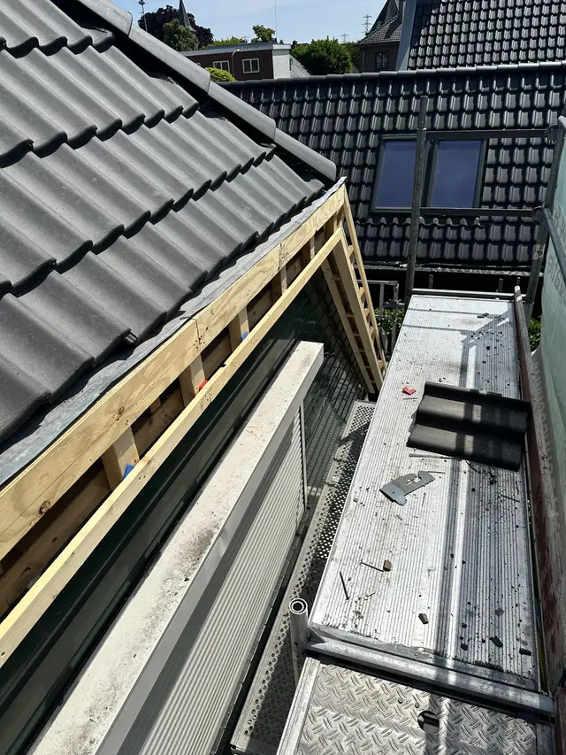 Dak vernieuwd met nieuwe pannen en dakraam, foto 21 van 27