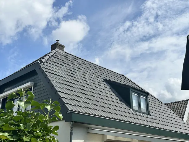 Dak vernieuwd met nieuwe pannen en dakraam, foto 26 van 27