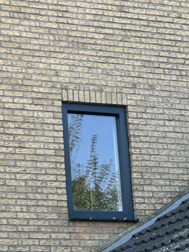 Kunststof kozijnen in de puntgevel, foto 2 van 6
