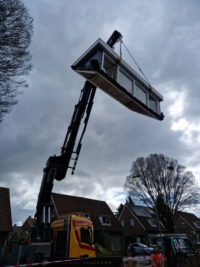 Prefab dakkapel, met de kraan geplaatst, foto 13 van 14