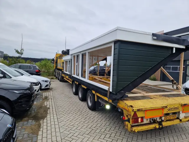 Prefab dakkapellen met groene gevelbekleding, foto 9 van 10