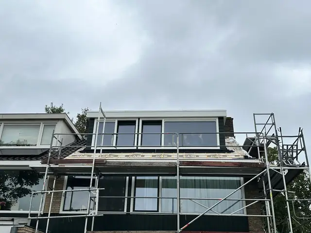Prefab dakkapellen met groene gevelbekleding, foto 4 van 10