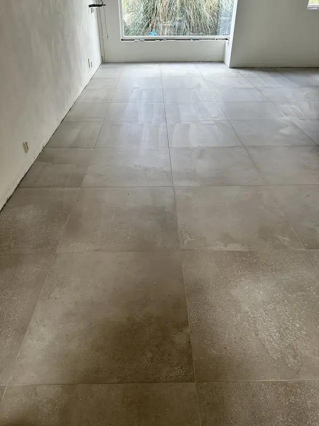 Nieuwe tegelvloer en toilet, foto 6 van 20