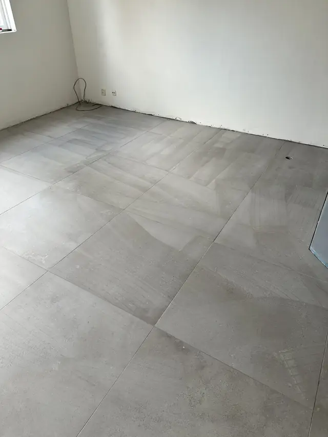 Nieuwe tegelvloer en toilet, foto 7 van 20