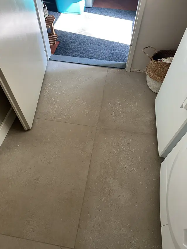 Nieuwe tegelvloer en toilet, foto 8 van 20