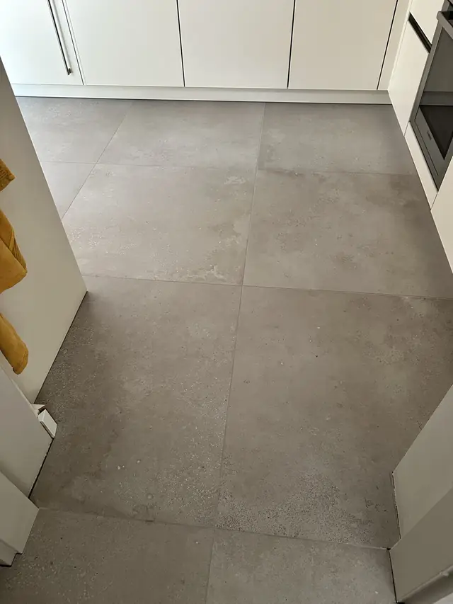 Nieuwe tegelvloer en toilet, foto 9 van 20