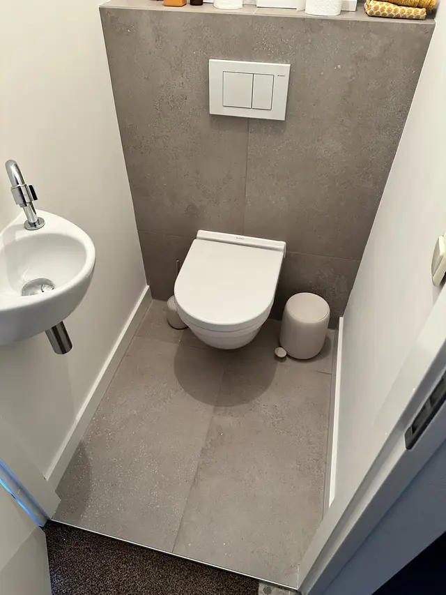 Nieuwe tegelvloer en toilet, foto 13 van 20
