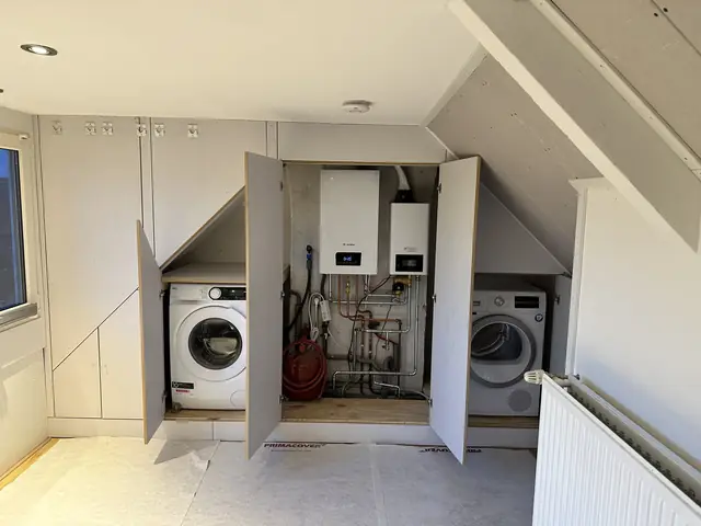Zolder met inbouwkasten, foto 1 van 11